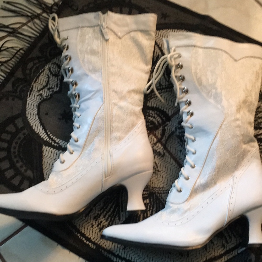 NWOT White “Good Witch” or Bride Dressy Boot - Picture 2 of 7